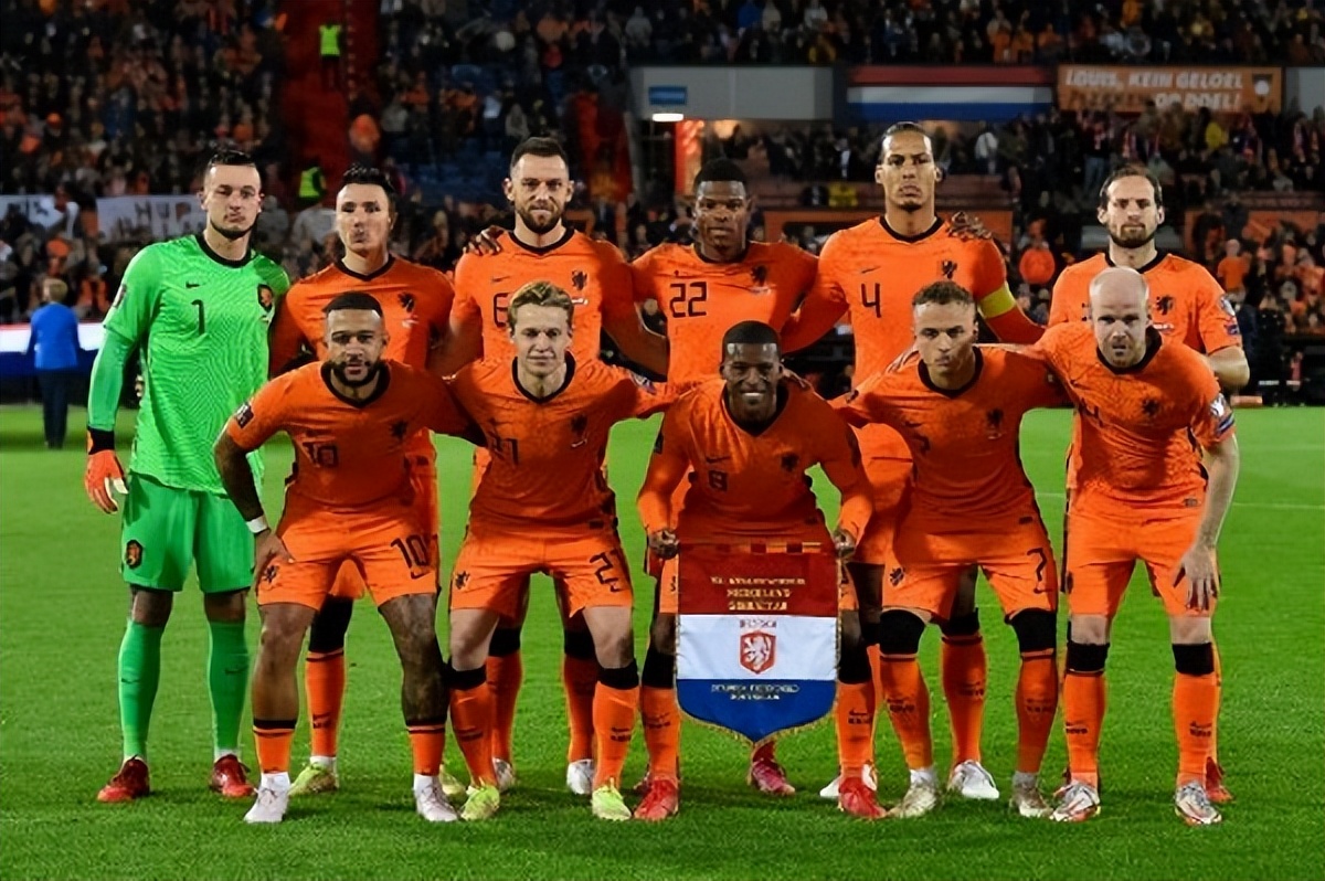 荷兰足球历届世界杯排名(世界杯：34年冠军荒，“无冕之王”荷兰！德佩能否扛起争冠的重任)