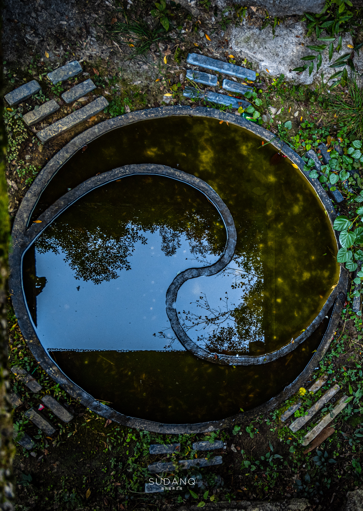 综合历代易学家的理论,两仪的含义除了常说的阴阳,还有天地,奇偶,玄黄