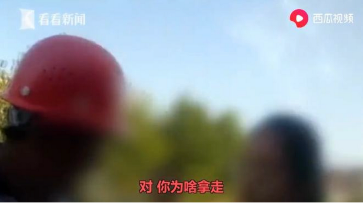 19年女孩火车上丢失录取通知书，民工大叔辗转送回，却得一句质问