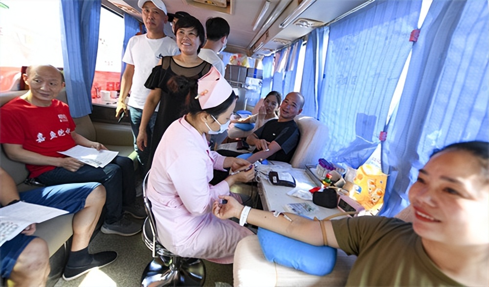 咸宁市嘉鱼县：永远跟党走 献血践初心