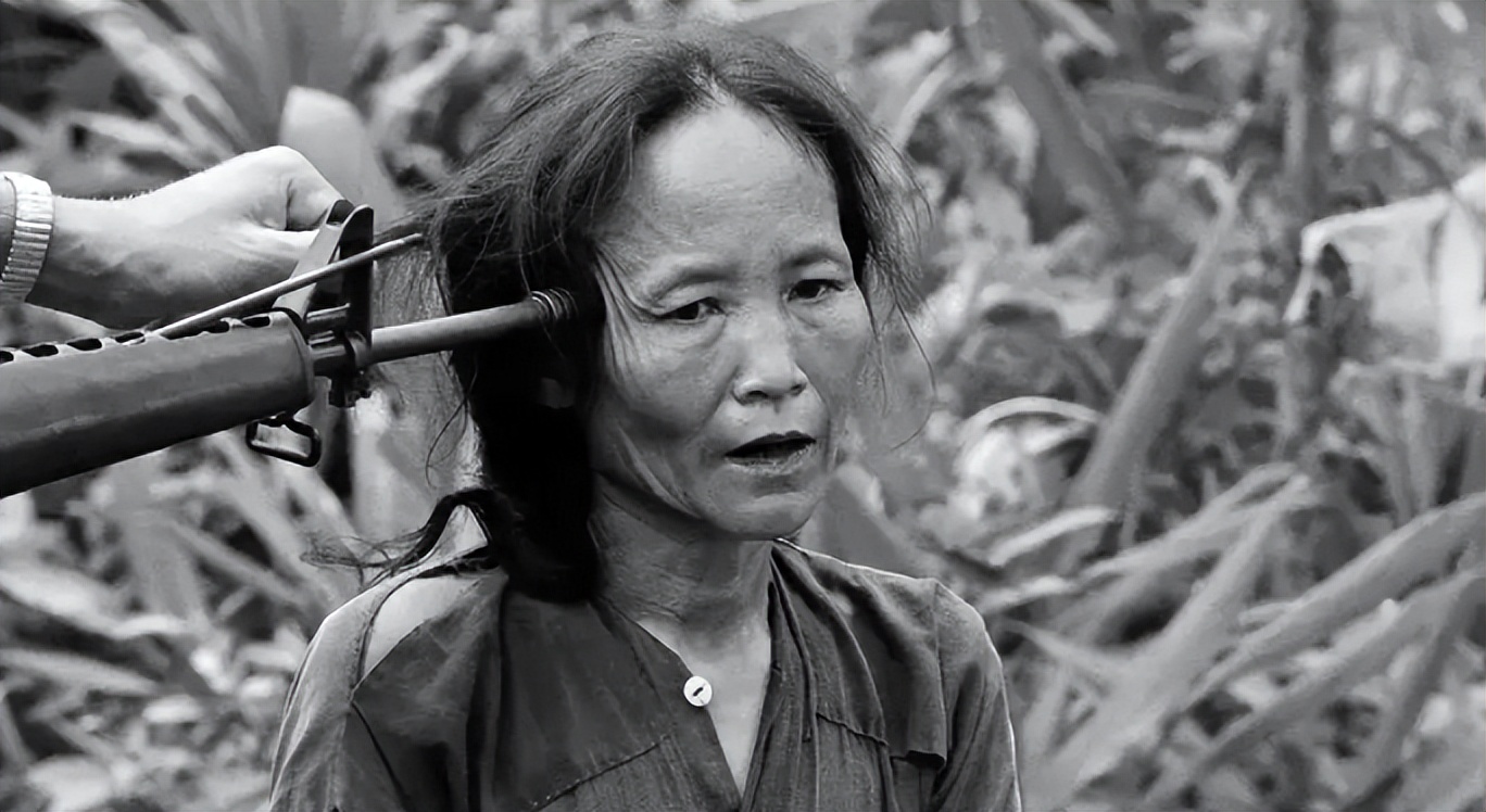 越南战争，落入美军手中的越南女兵，竟被用动物进行刑讯逼供？