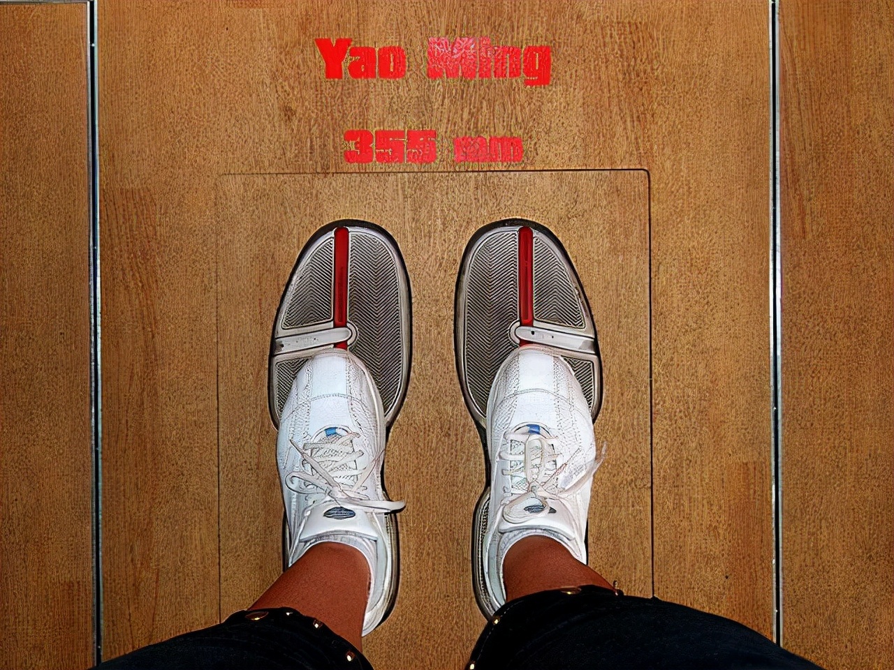 为什么nba球员脚那么大(nba巨人大脚分4个等级:姚明53码a级,杜兰特s级