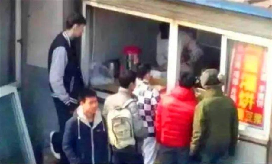 为什么周琦进nba（周琦重返NBA，平时大保健按摩吃美食生活滋润，正值巅峰可去湖人）