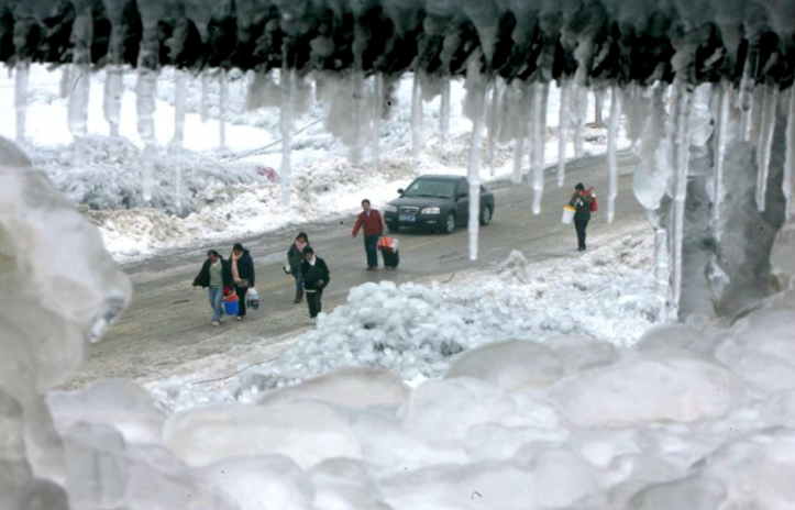 2008奥运会多久结束（2008年罕见雪灾：铁路高速大瘫痪，20省受灾，把我国逼成基建狂魔）