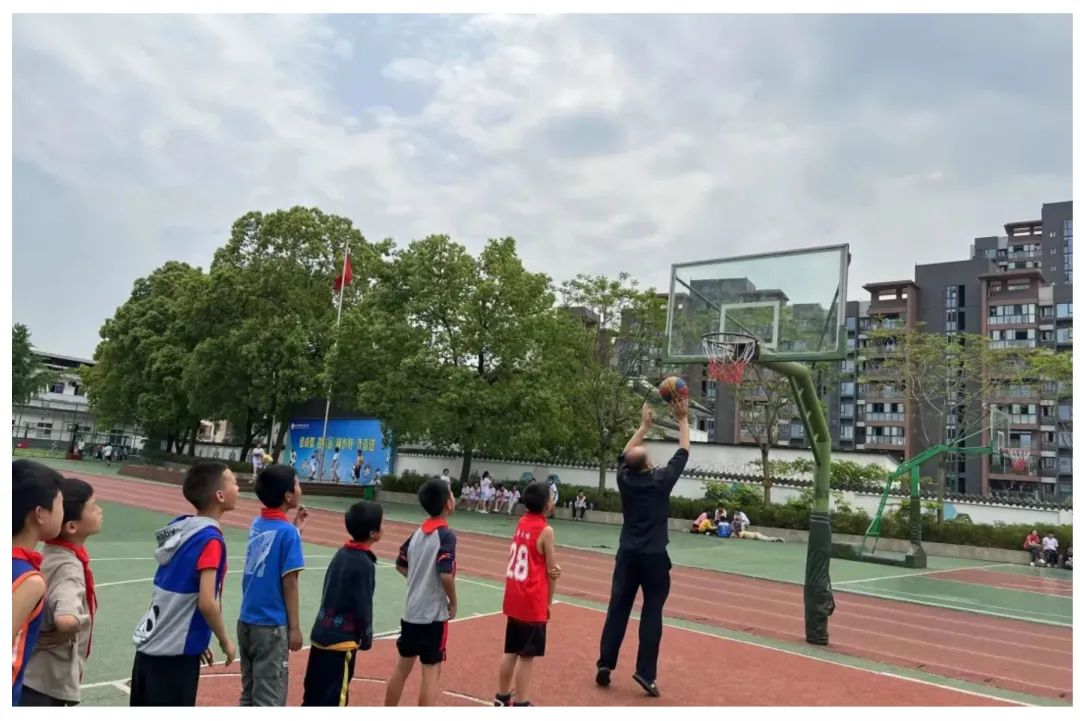 四川天府新区大林小学开展校园篮球班级联赛系列活动