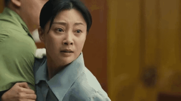 “被高估”的5位女演员，赚钱赚到手软，有人却拿不出像样的作品