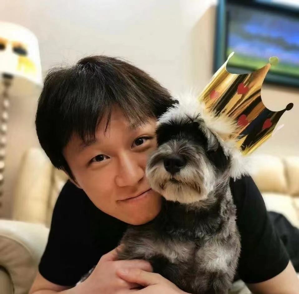 《狂飙》:剧中憨憨的小虎,现实中的妻子太漂亮了