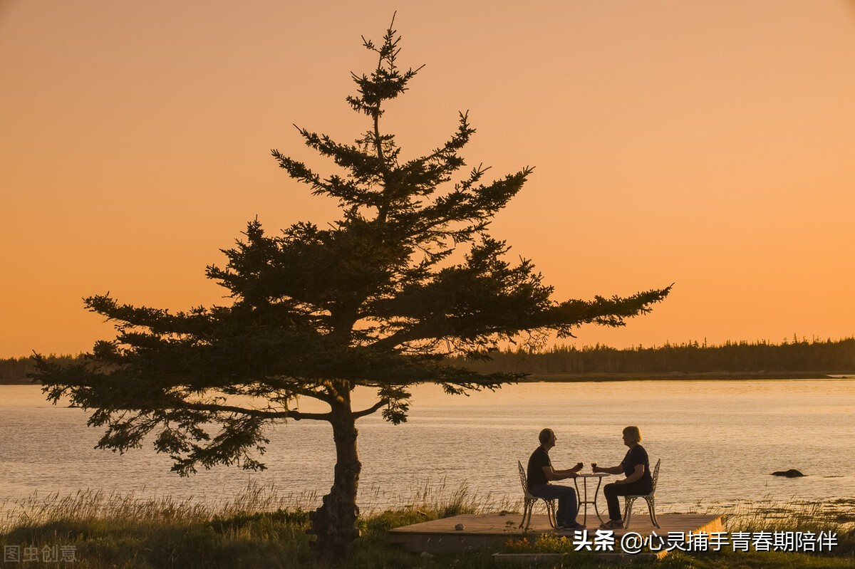 妈妈坚持给孩子送饭到网吧，用自己无条件的爱唤醒了孩子