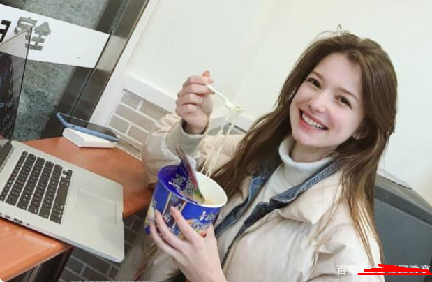 浙江大学美女校花走红，长相媲美“赫本”，在校生：心动的感觉