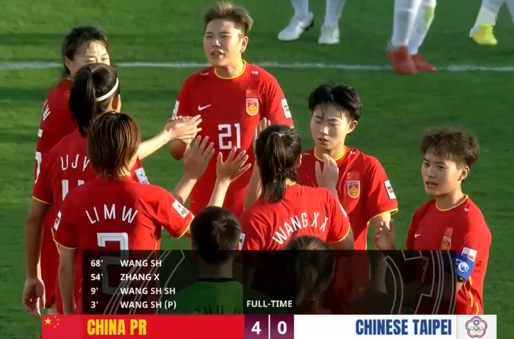 中国女足2-0领先伊朗女足(2-0，世界波 单刀！中国女足踢疯了，16分钟打懵伊朗，男足做不到)