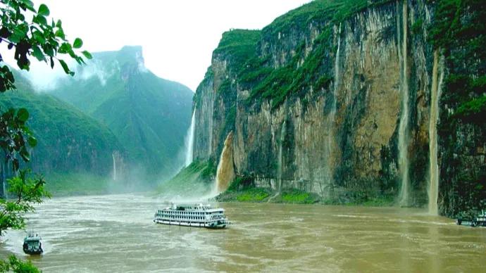 有地上之山水，有画上之山水，有梦中之山水，有胸中之山水