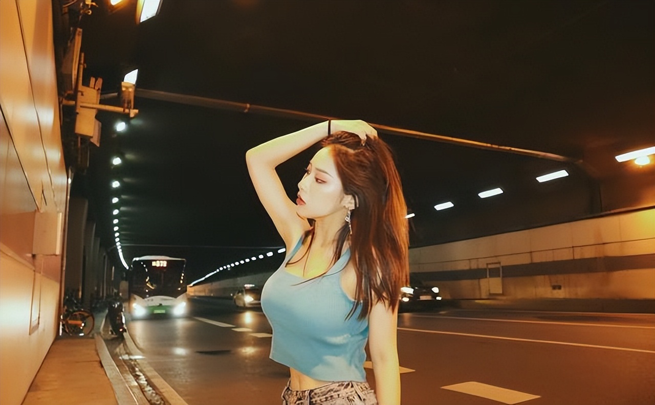 武汉大学校花火了，颜值出众，身材傲人，网友：复读百天上武大