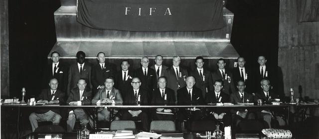 英式足球英语怎么写（19世纪英国在全球推广足球和英语，国际足联至今依然标榜殖民主义）-华海博客