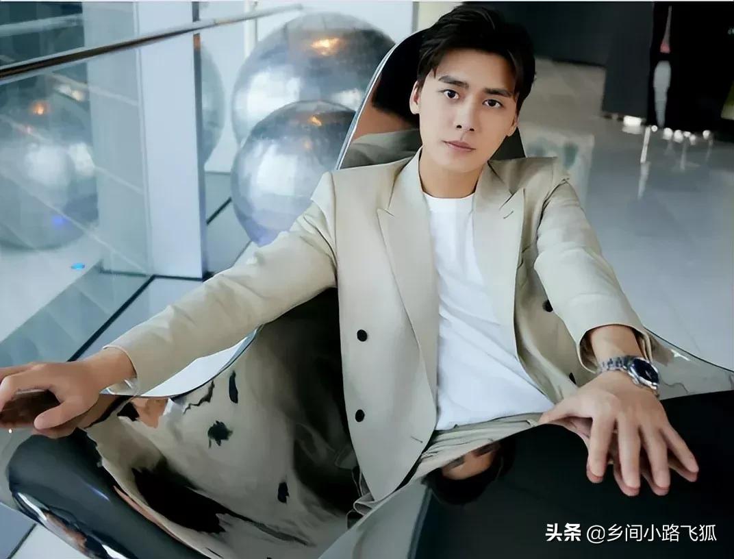 金鹰奖李易峰路透生图，魅力蓄势待发，金鹰之夜，不见不散