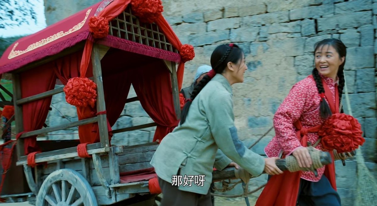 同样饰演“村妇”，哪一位才是观众心中的“惊鸿一瞥”？