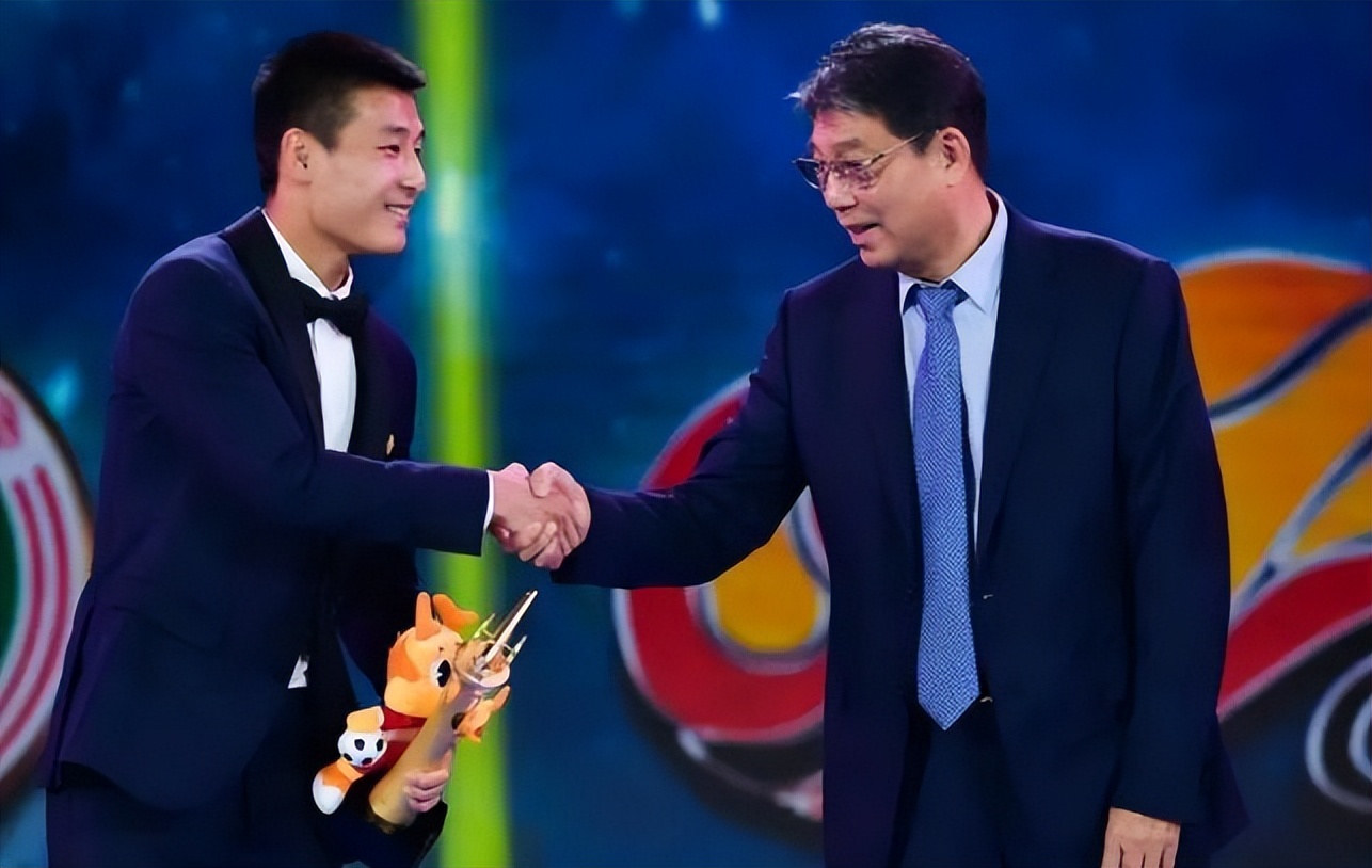 扎根青训多年（他或成徐根宝青训最佳接班人，曾跟武磊齐名，28岁就退役搞青训）