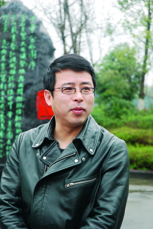 央视主持人阿丘(阿丘:包养2女大学生,还要替中国道歉?