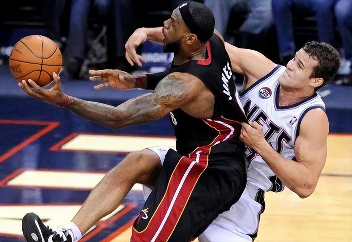為什么nba的球員都有肌肉（為何詹姆斯的肌肉那么強(qiáng)，卻幾乎沒有胸肌和腹肌呢？）