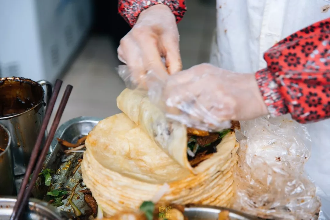 论排队，我只服武汉这几家藏在路边的美食店