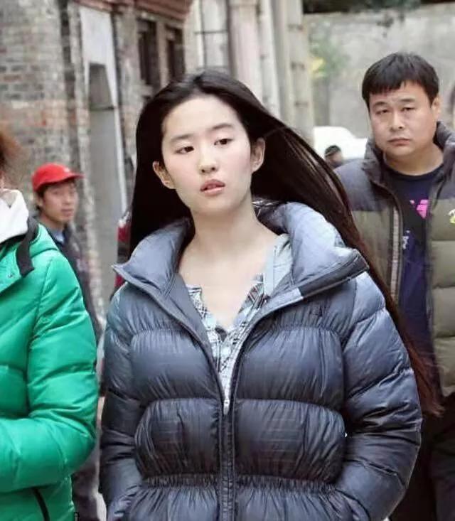 也就只有刘亦菲的颜值撑的起她的衣品