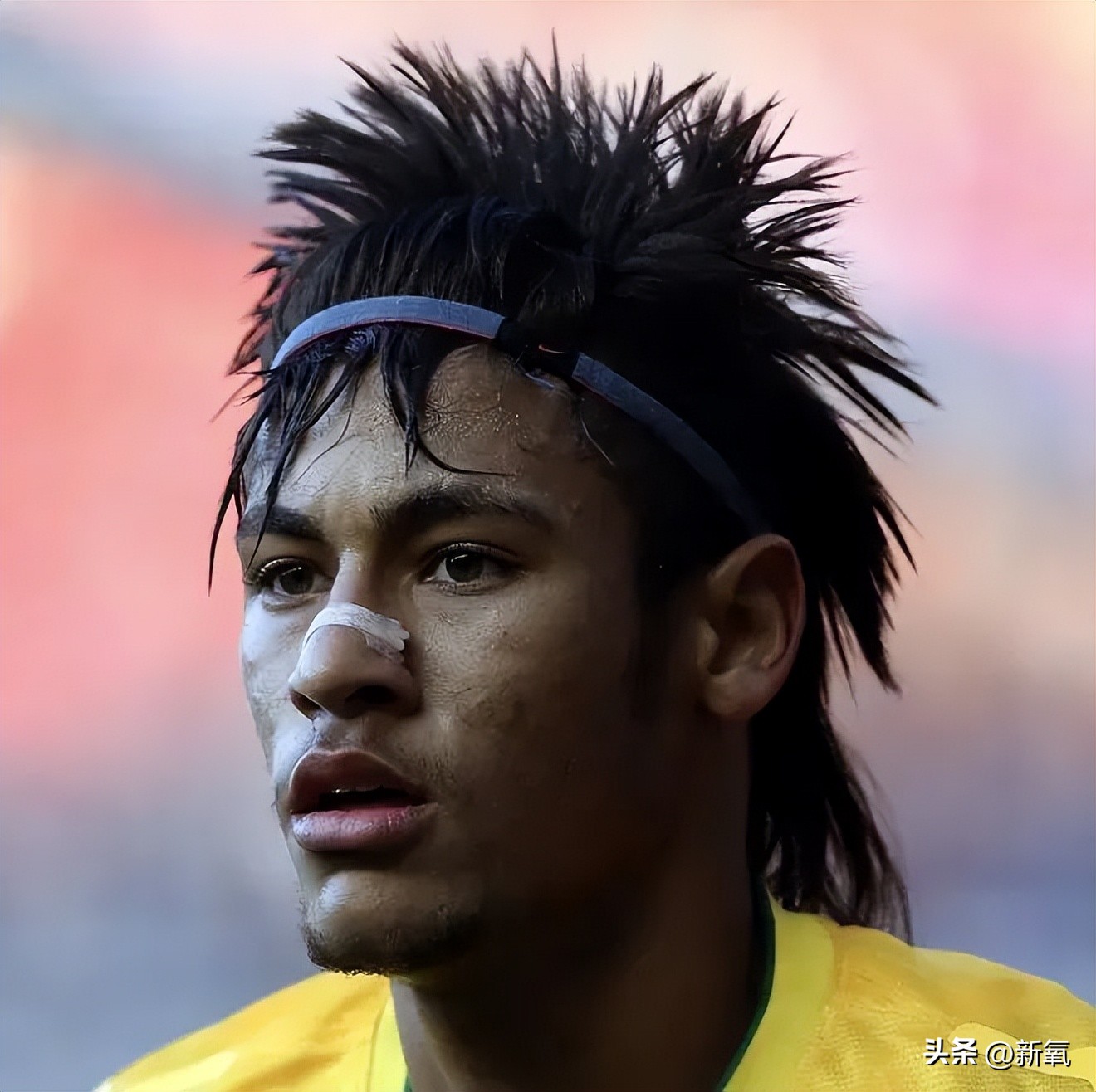 2018年俄罗斯世界杯,内马尔搞起了一头心随我动,肆意凌乱的泡面卷.