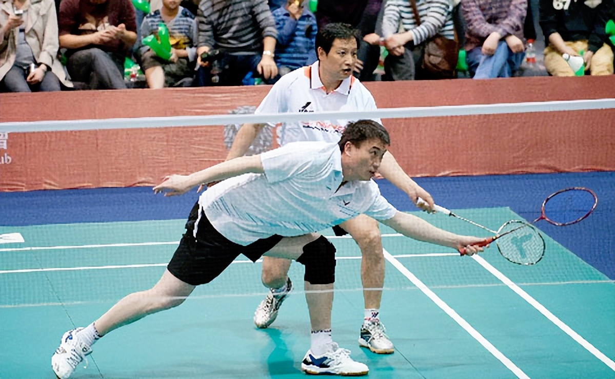 世界羽毛球四大天王分别是（他是羽坛“四大天王”，退役后无奈远走海外，与妻子大半生分居）