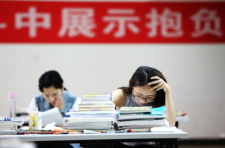 师范生“欲哭无泪”，22考研最难上岸的10所大学，有7所是师范类