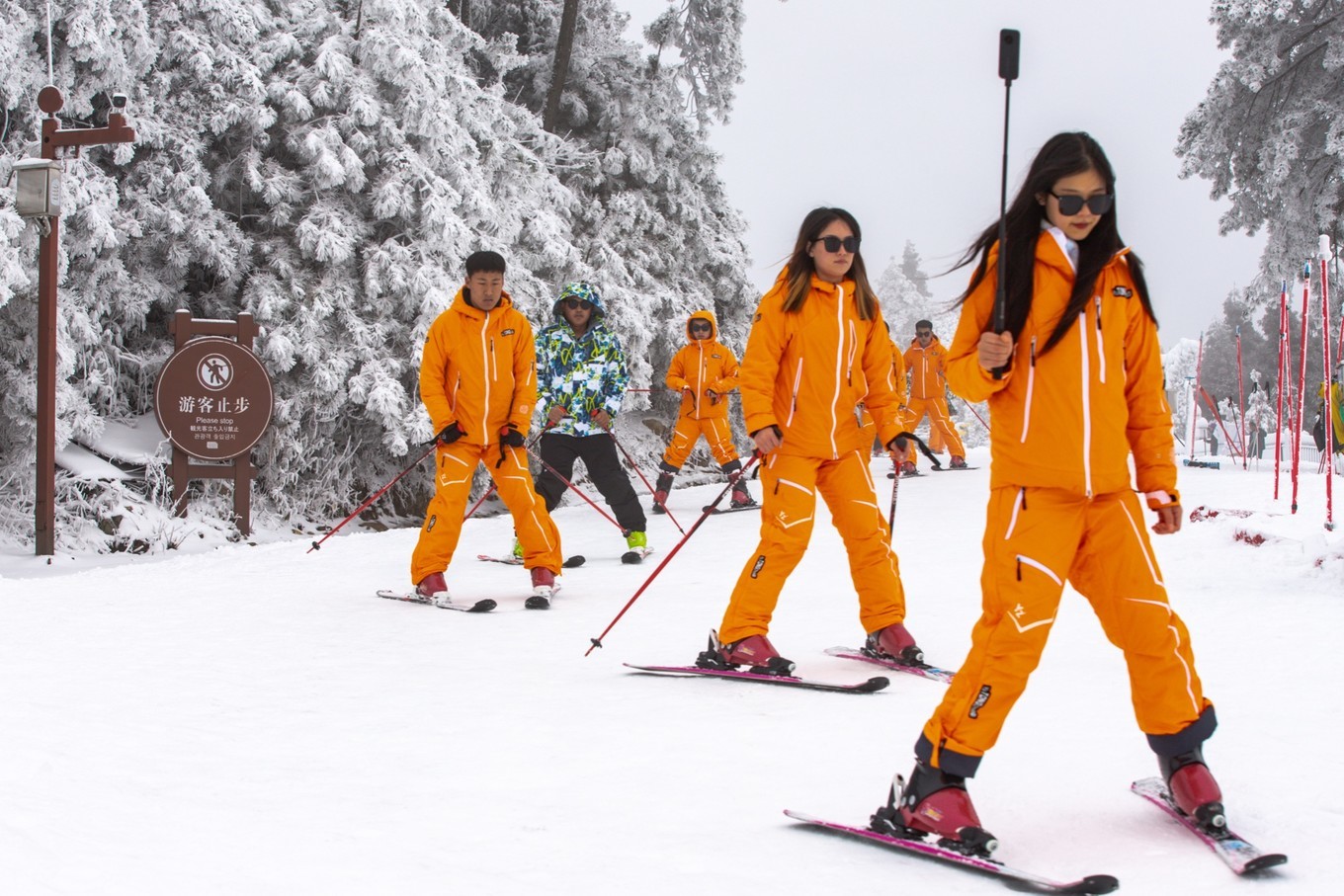 明月山滑雪套票包涵缆车吗(新年一家人玩雪就去江西明月山，滑雪泡汤还有雾凇奇景美如仙境)