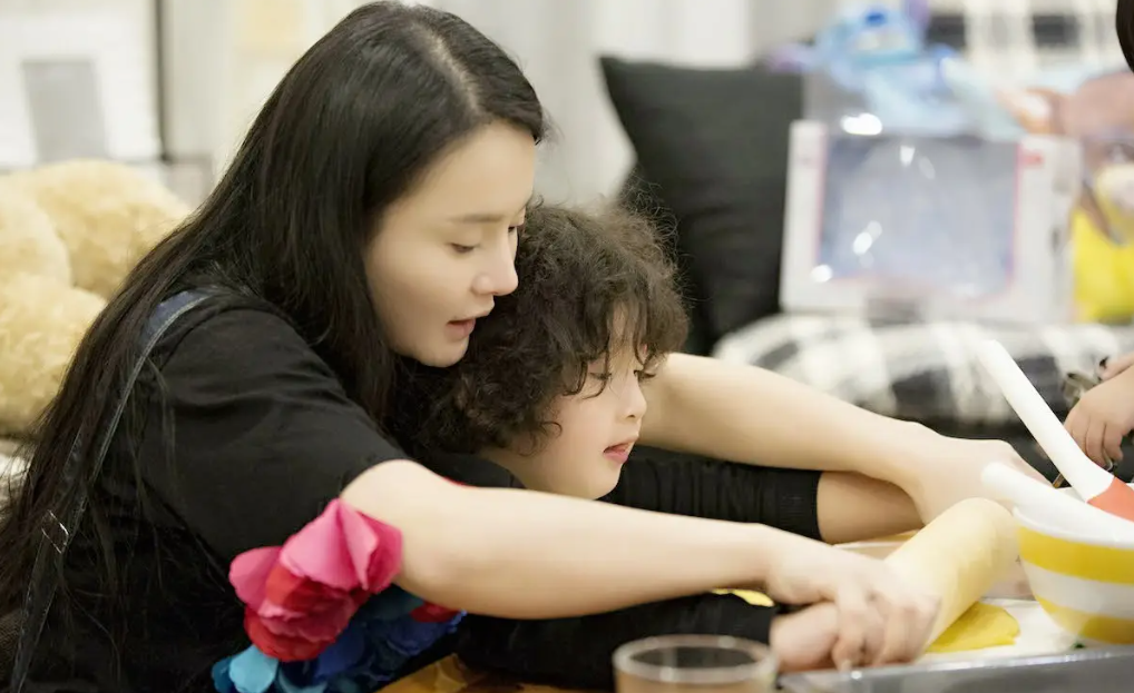 冉莹颖：为爱从央视辞职，一年被甩23次，为救邹市明生三胎存血？