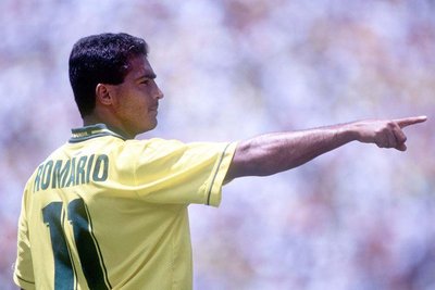 94世界杯巴西意大利阵容(94年世界杯，罗马里奥是最佳队员，巴乔是第三个球王？)