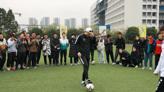 “中国太阳”来了！足球名将孙继海成为重庆大学足球队荣誉总教练