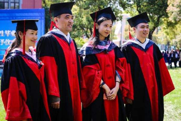 学生毕业后想要留校任教，需要满足三个条件，学生提前了解有好处