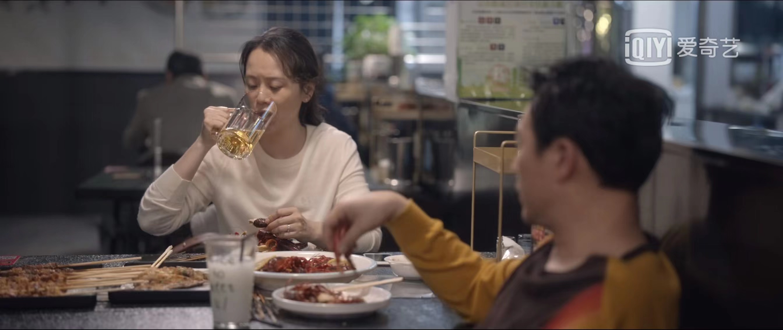 《心居》踩着3个男人上位的冯晓琴，让展翔对她心动又赞赏不意外