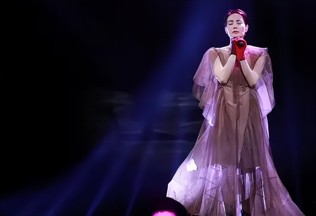 歌比人红的龙套小角色，喜剧天赋不输黄渤，却天妒英才遗憾早逝