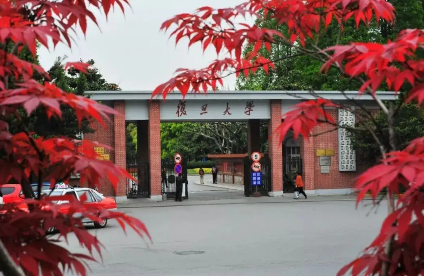 全国985高校共计39所，可以分为5个档次，最后一档处境“尴尬”