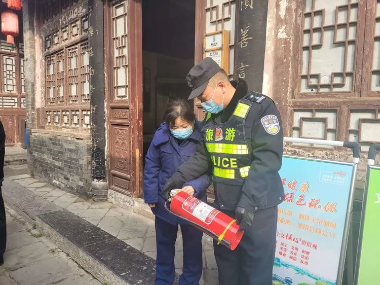 上元警灯耀长安 | 西安莲湖公安守护平安元宵节