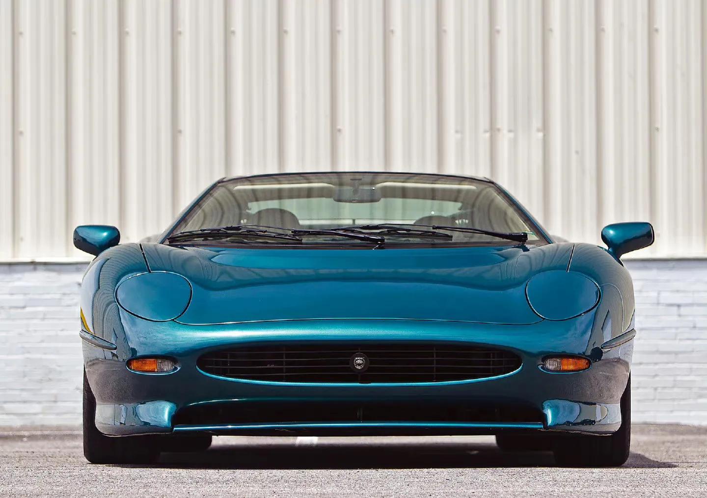 比法拉利恩佐还稀有的英伦超跑，捷豹家族曾经的速度王者XJ220