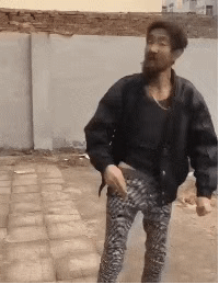 每次和老婆出门，都不敢大声叫老婆的名字！怕别人会瞧不起我