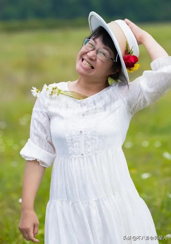 表面恩爱，实际“拳头相向”，从黄奕到黄嘉千，被最亲近的人伤害