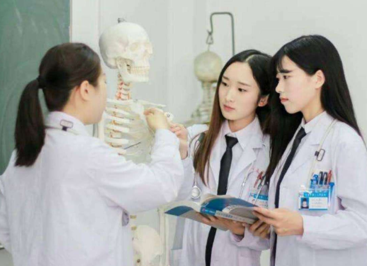 医学院“四大天王”退位让贤？最新排名出人意料，华西医让人遗憾