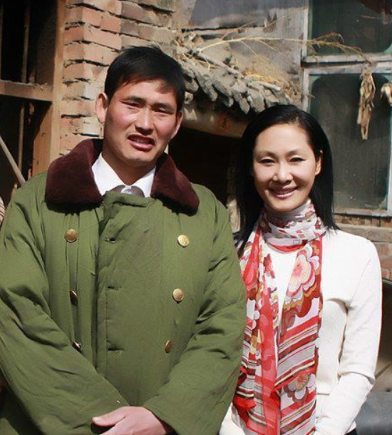 于文华,有一段失败的婚姻,二婚嫁钢琴家李年,如今生活甜事业旺