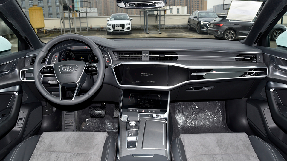 摆脱了曾经的油腻、商务，年轻人会怎么选奥迪A6L？