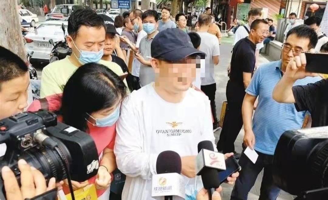 “高考工厂”毛坦厂万象：有人开保时捷来租房陪读，神树祭拜被禁