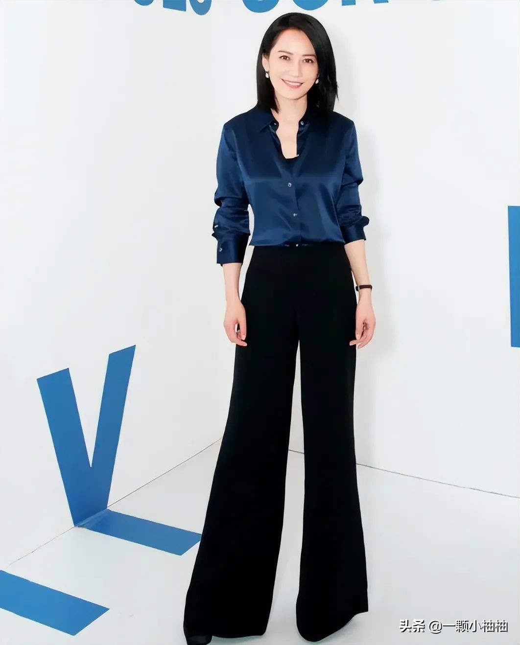 当44岁#袁泉#同框51岁#俞飞鸿#，终于见识了什么是气质美