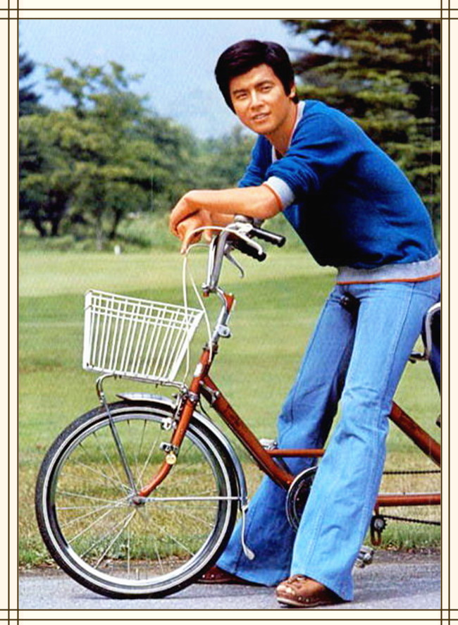 从摇滚小青年到居家型男，三浦友和年轻时好潮，极简风引领时尚