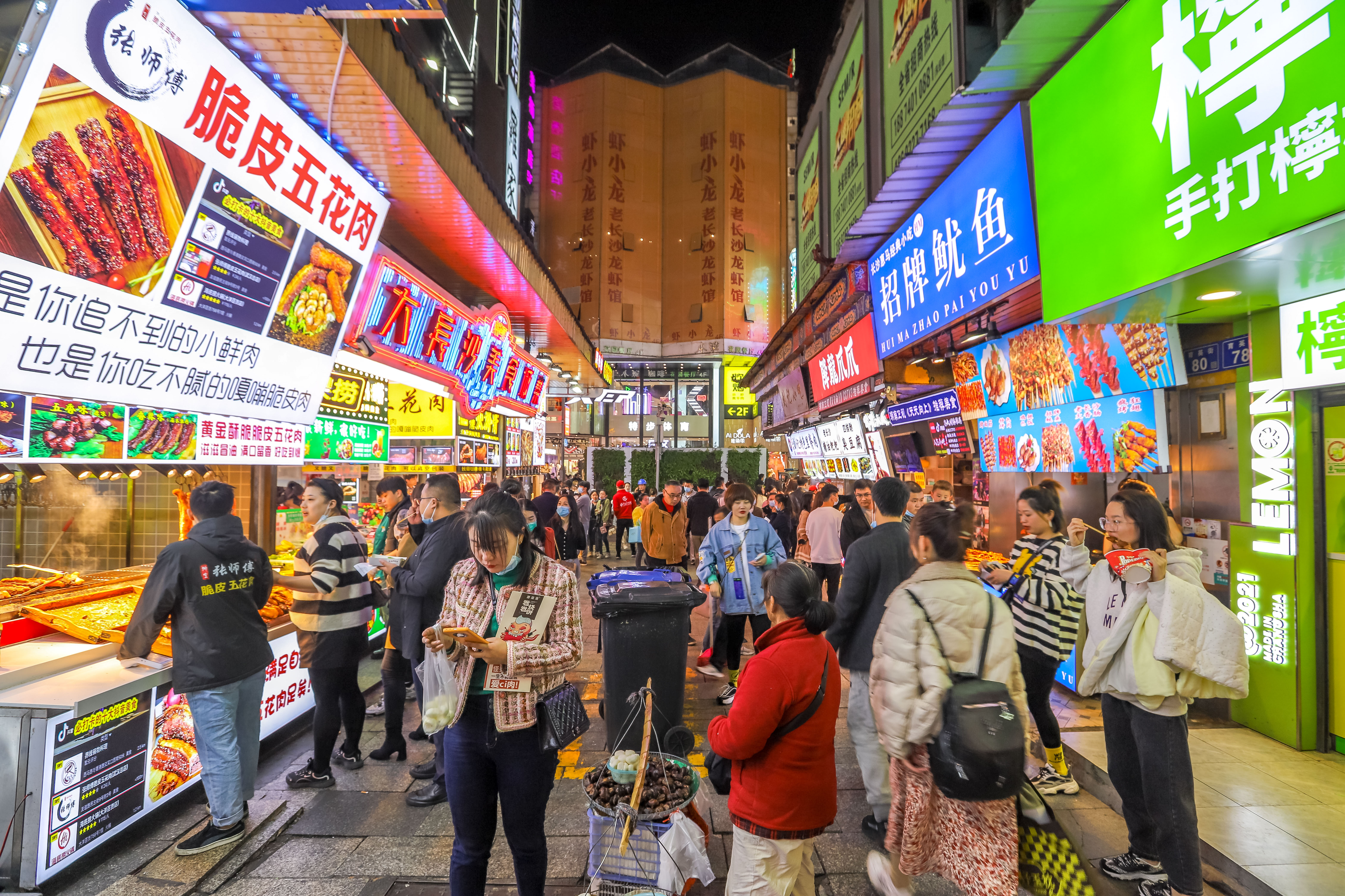 长沙猪脚哪里好吃(长沙最繁华美食街,百种南北小吃云集,你去过吗?