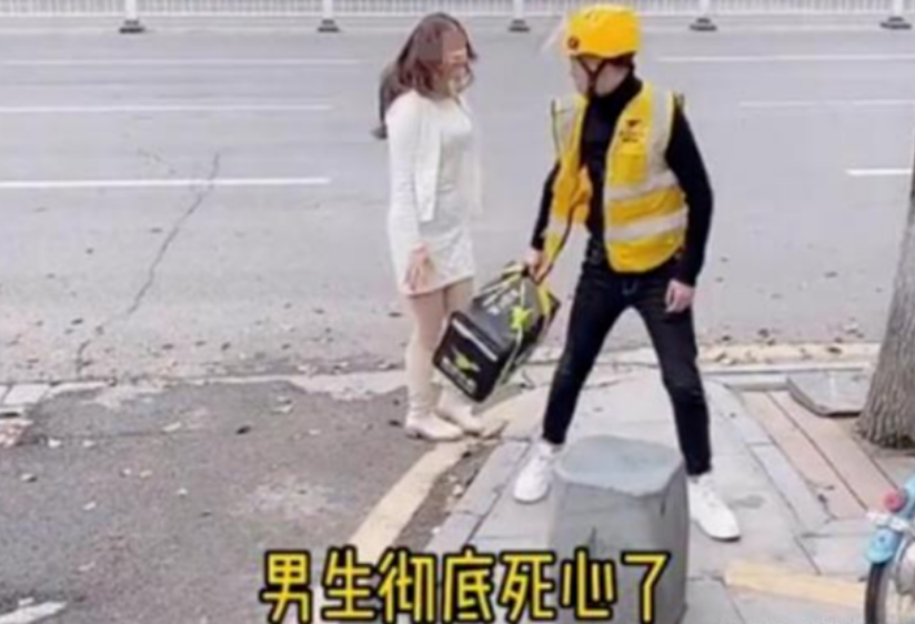 男生送外卖供女友上大学，毕业后却被甩，女生：我们不合适