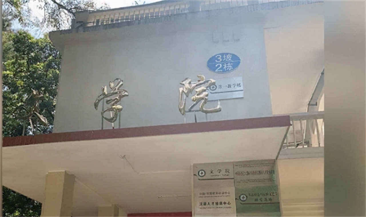 2020年，22岁海归男杀害高知父母，被捕时面带微笑