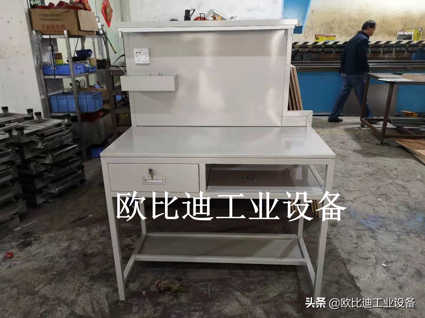 天津工具柜_大连电木板铺钢板工作台