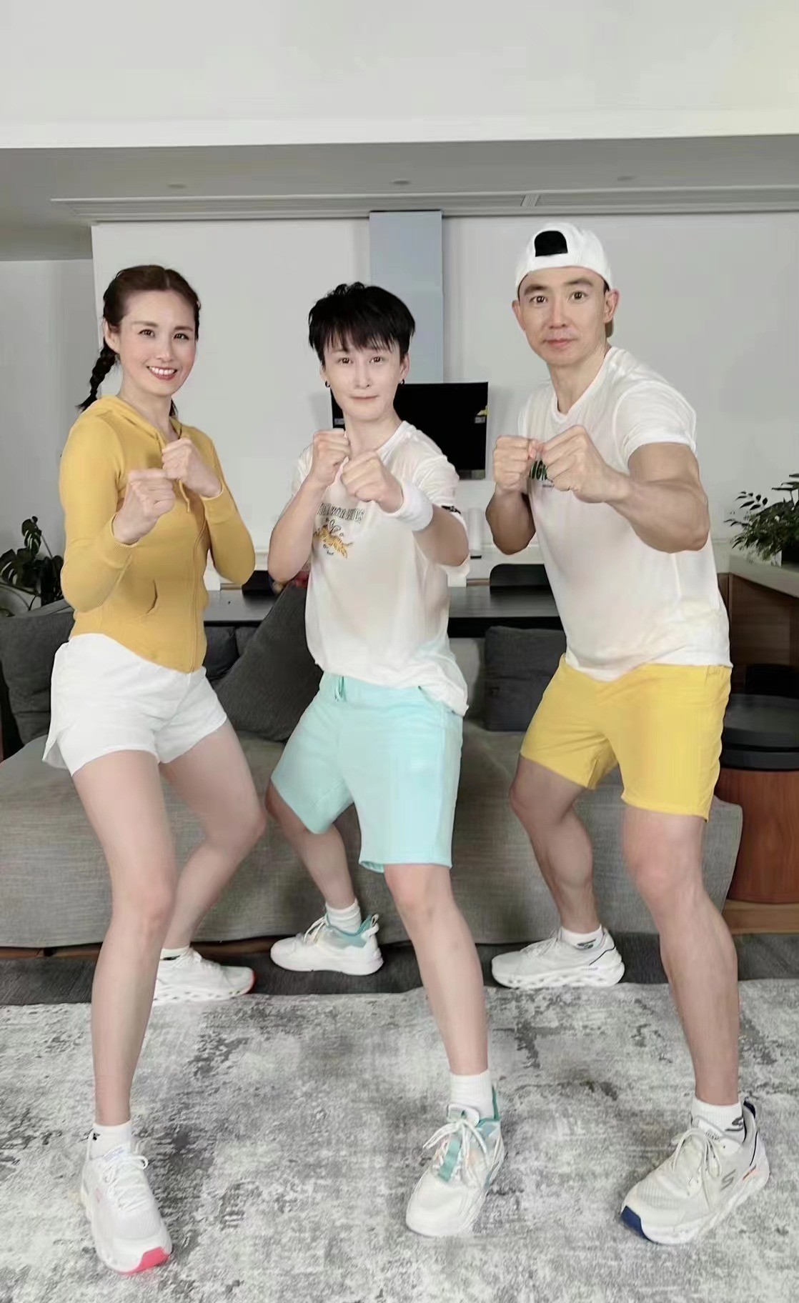 最钟情于直播（钟丽缇钟情于健身直播！她老公却到竞争对手直播间助力？）